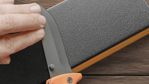 You cannot get perfect sharpness with an uneven sharpening stone.