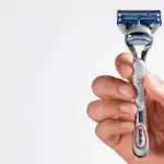 Gillette Skinguard comes with a skin guard, making it a perfect choice for those with sensitive skin. 